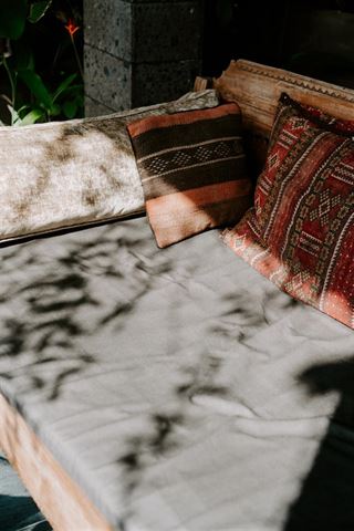 Tilføj et strejf af komfort og stil til dit hjem med saripuder