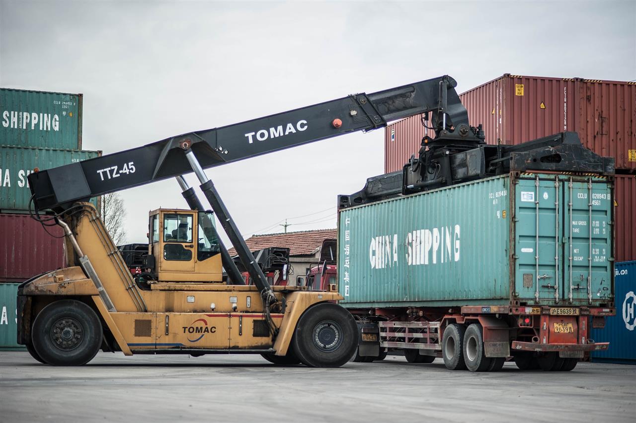 Container udlejning: Lej en 20 fods container til transport og opbevaring hos DC-Supply